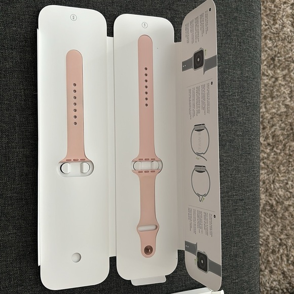 Apple Watch Series 4 44mm Rose gold - Picture 4 of 6